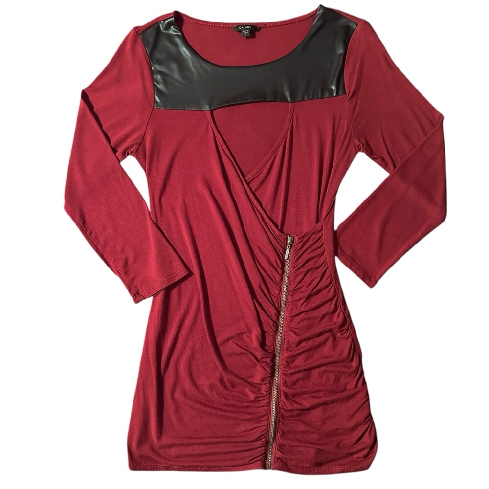 Guess Women’s 3/4 Sleeve Ruched Side Zipper Top